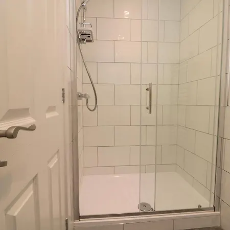 Hotel Salmon Leap 1 Whitby